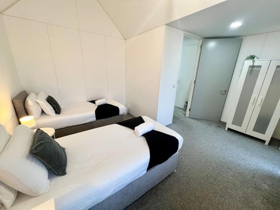 Large Townhouse 5 Beds With Two Parking Spaces - Manchester City Centre Dış mekan fotoğraf