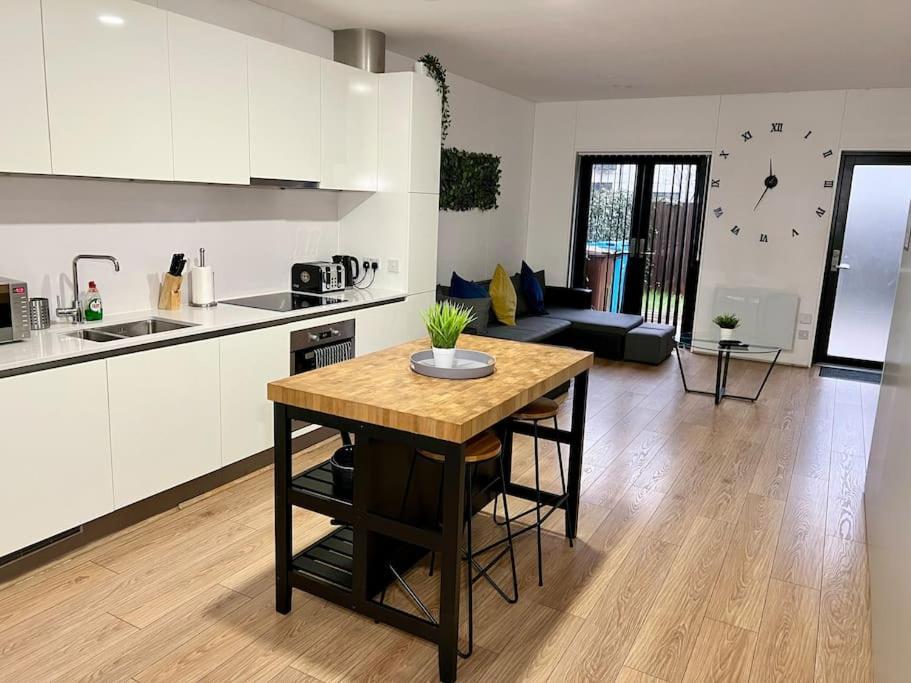 Large Townhouse 5 Beds With Two Parking Spaces - Manchester City Centre Dış mekan fotoğraf